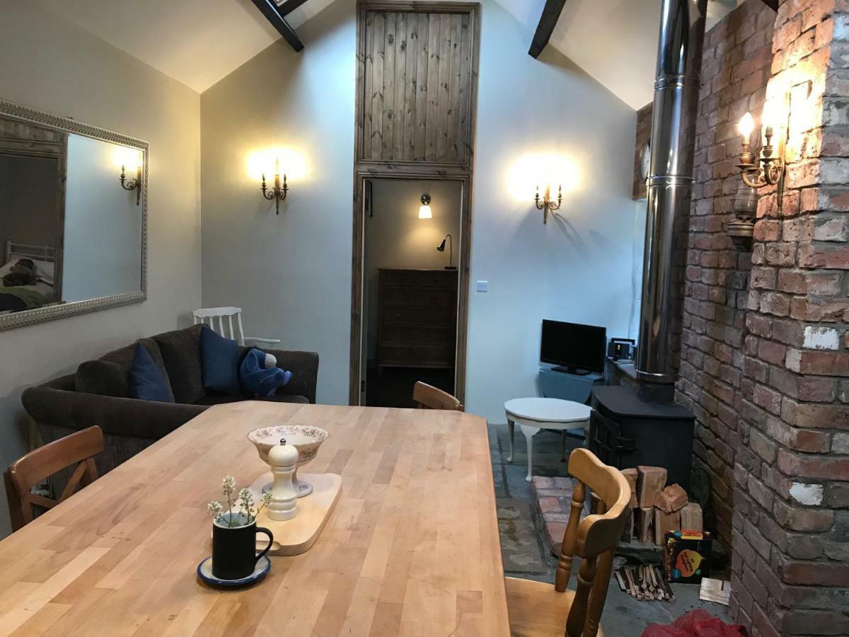 Tracey'S Farmhouse Cottage Belfast Exterior photo