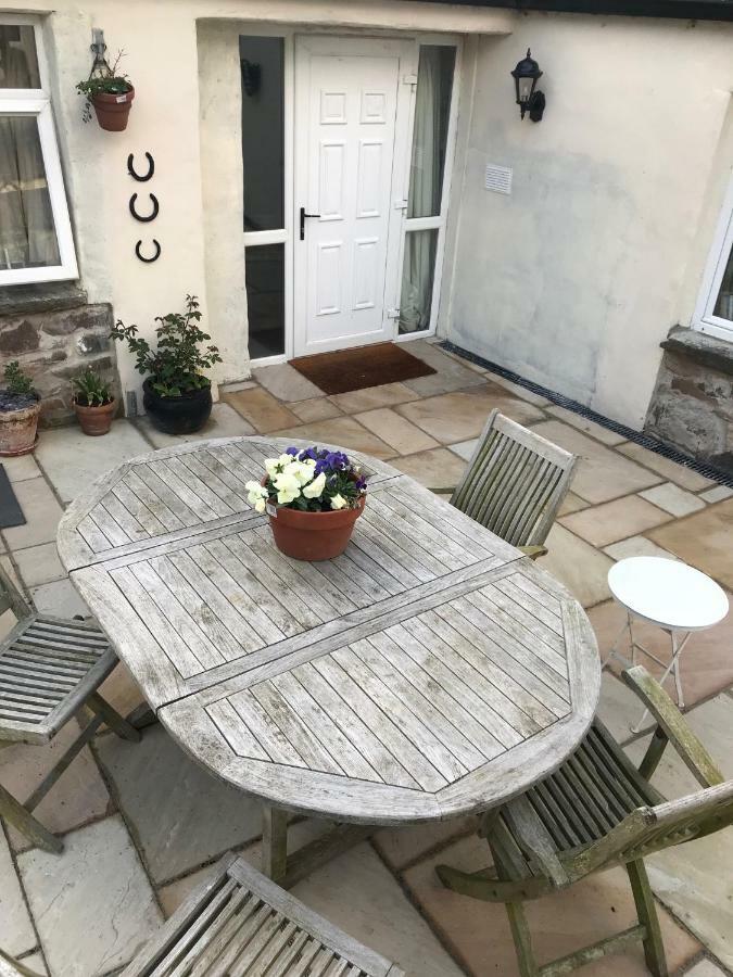 Tracey'S Farmhouse Cottage Belfast Exterior photo